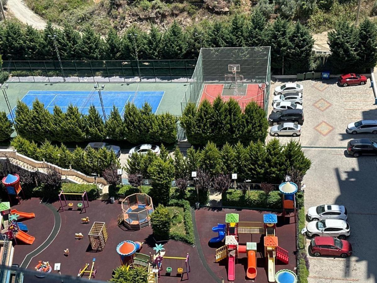 Lovely In Azura Park Apartament
