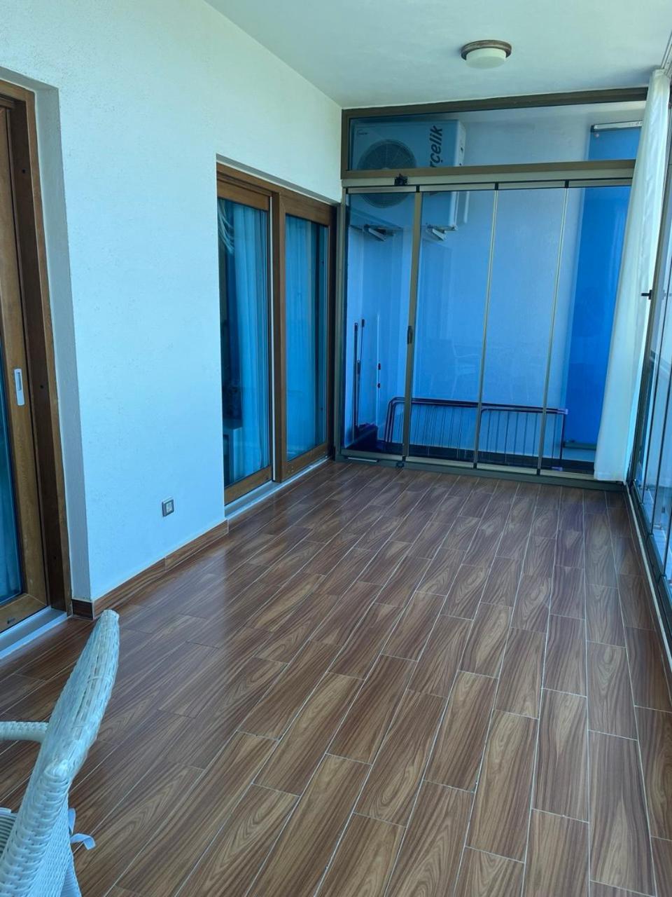 Lovely In Azura Park Apartament
