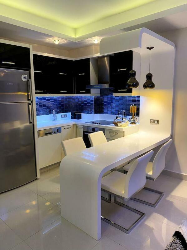 Lovely In Azura Park Apartament